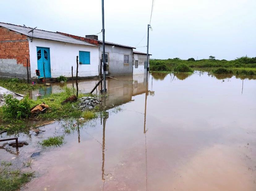 Desde a ultima semana, a Prefeitura de Santana do São Francisco e a Defesa Civil Municipal estavam atentos a possibilidade de chuvas e ventos fortes.