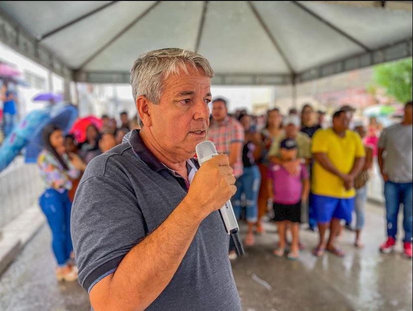 A sequência de inaugurações foi sob chuva, mas com muita alegria dos moradores e da família da homenageada, Dona Luci dos Santos!