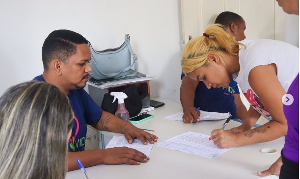 A entrega de mais de 1.100 cestas básicas ao povo de Santana do São Francisco.
