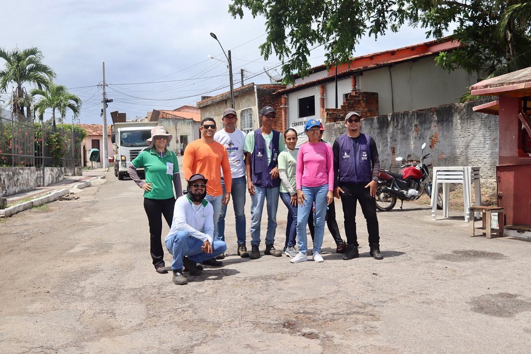 Nosso mutirão de combate e prevenção à dengue já está nas ruas de Santana do São Francisco recolhendo entulhos e orientando a população!