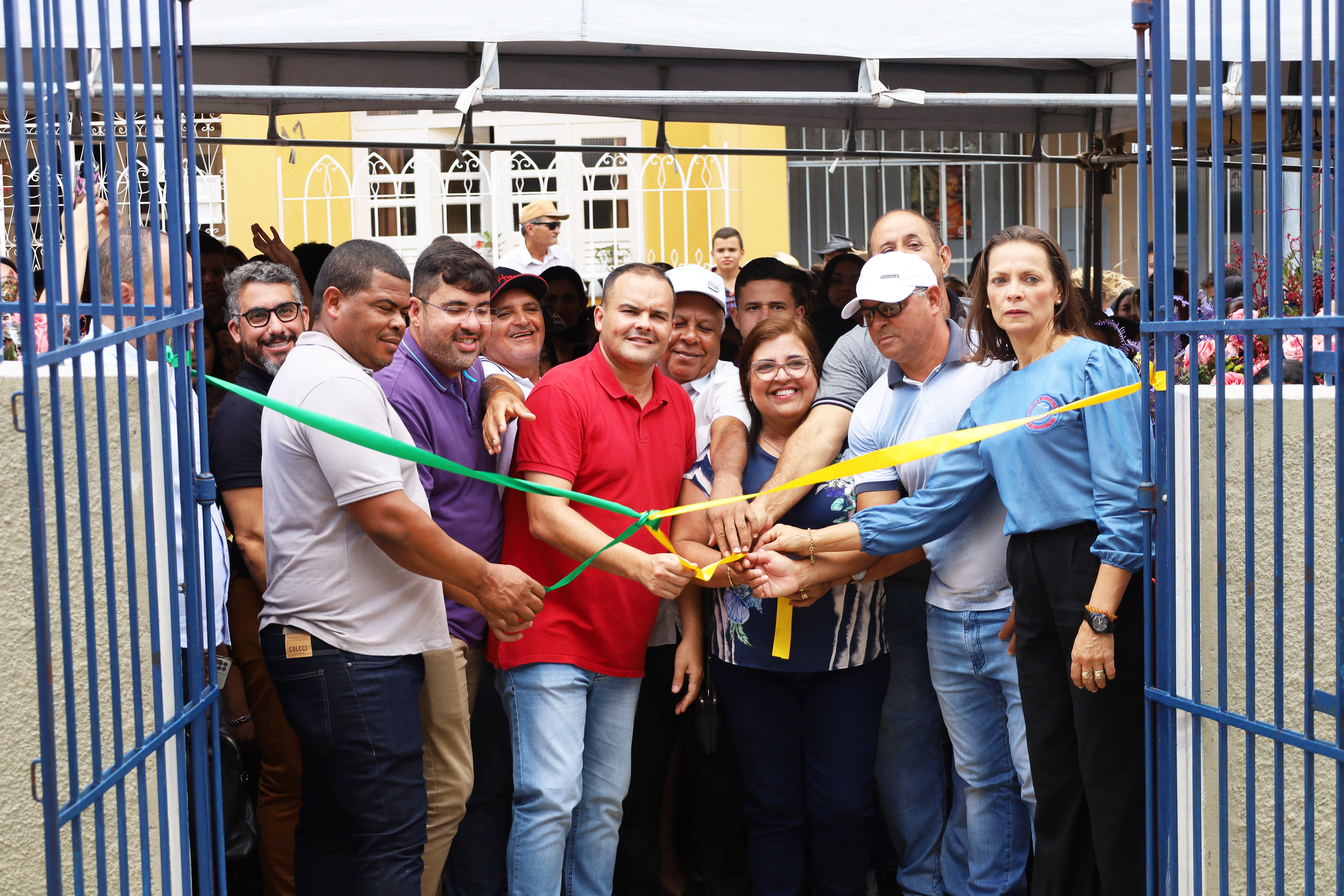 Prefeitura de Carira inaugura ponto dos táxis e reforma do Aroaldo Chagas