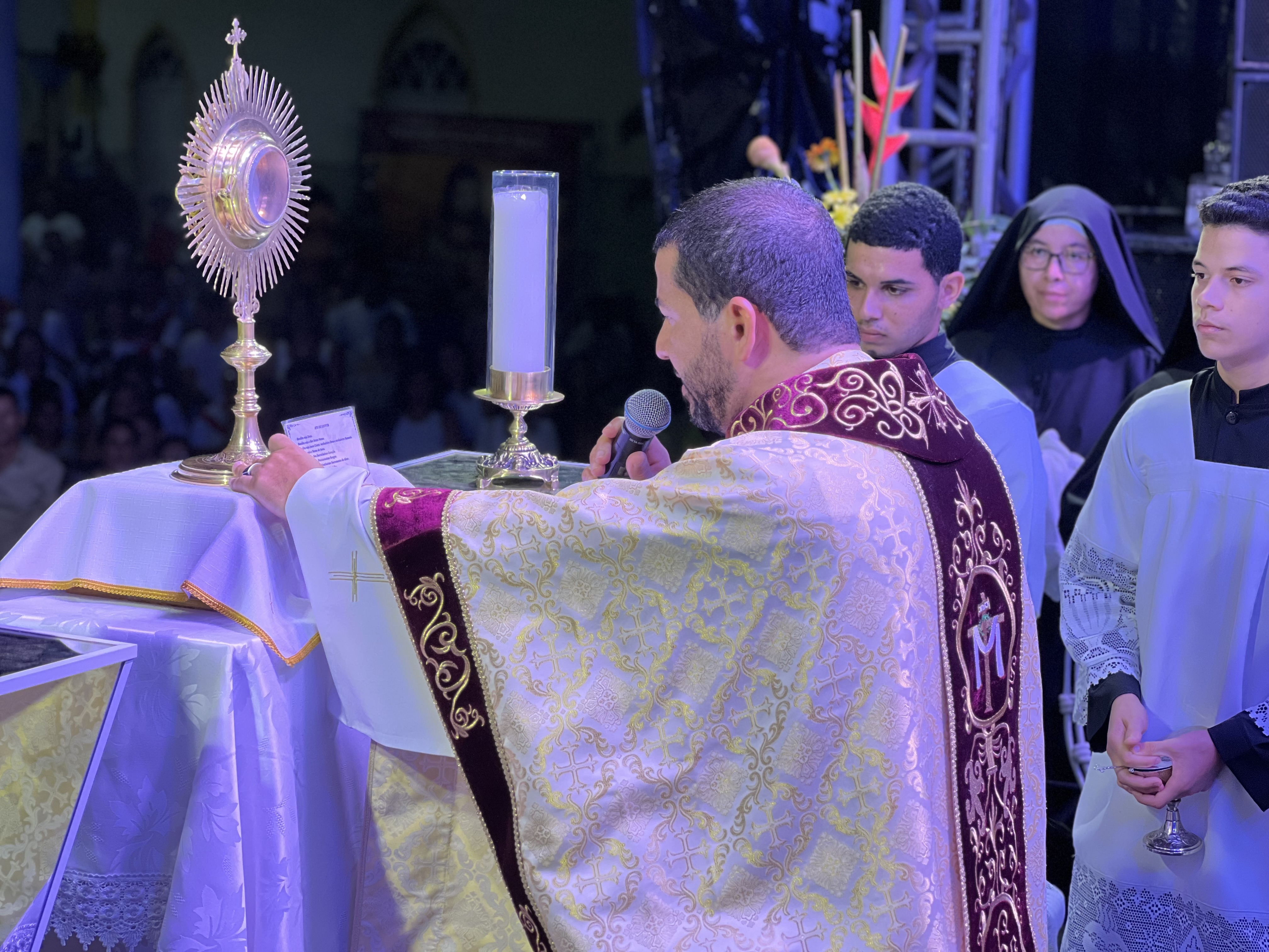 Viva a Santa Cruz e Sagrado Coração de Jesus