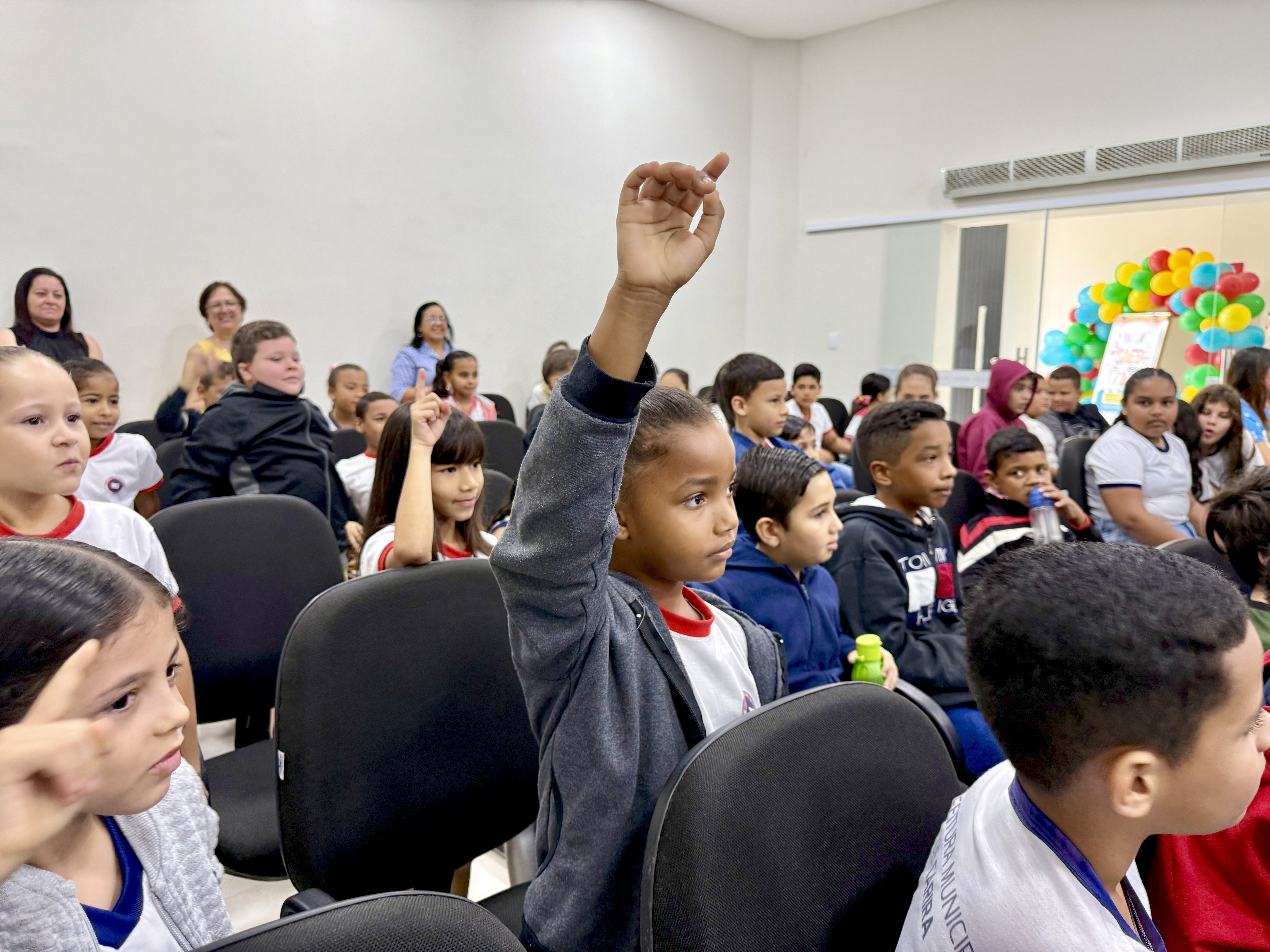 Dia de animação e aprendizado marca início do plano de ação para preparar estudantes para o SAEB e SAESE