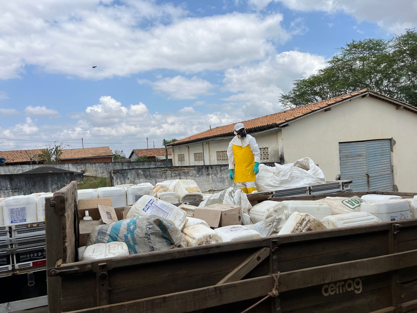Prefeitura de Carira realiza primeiro dia de coleta de embalagens de agrotóxicos em parceria com Emdagro e Ardase.