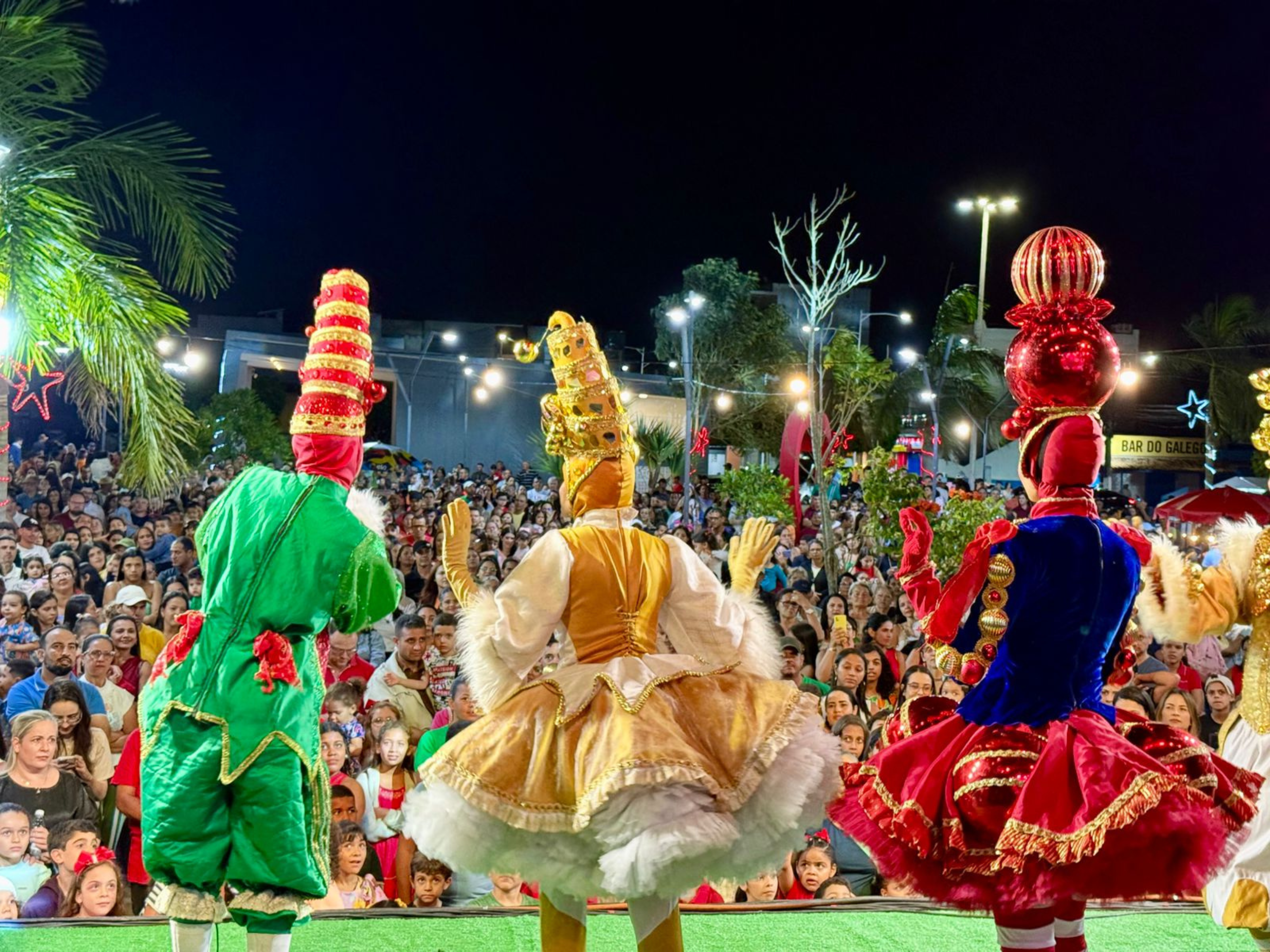 Carira celebra o Natal em noite mágica