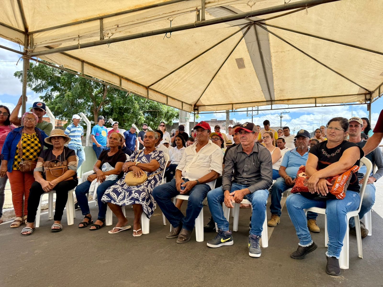 Prefeitura de Carira fortalece agricultura familiar com entrega de sementes do programa Sementes do Futuro