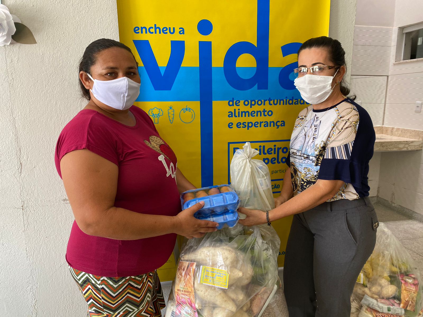 Brasileiros pelo Brasil: programa distribui cestas básicas para 150 famílias