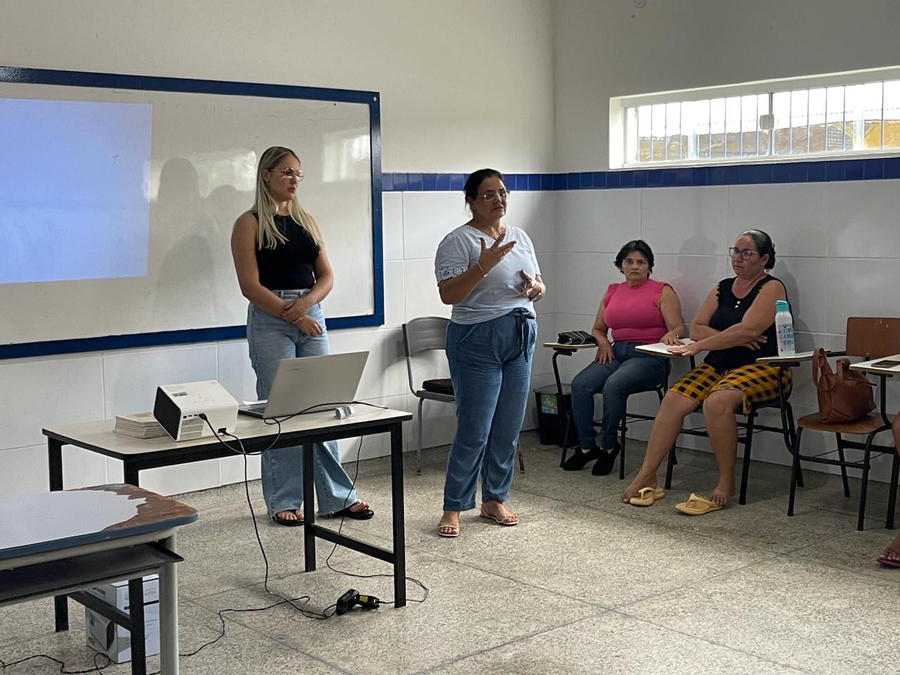 Merendeiras da rede municipal de ensino recebem capacitação