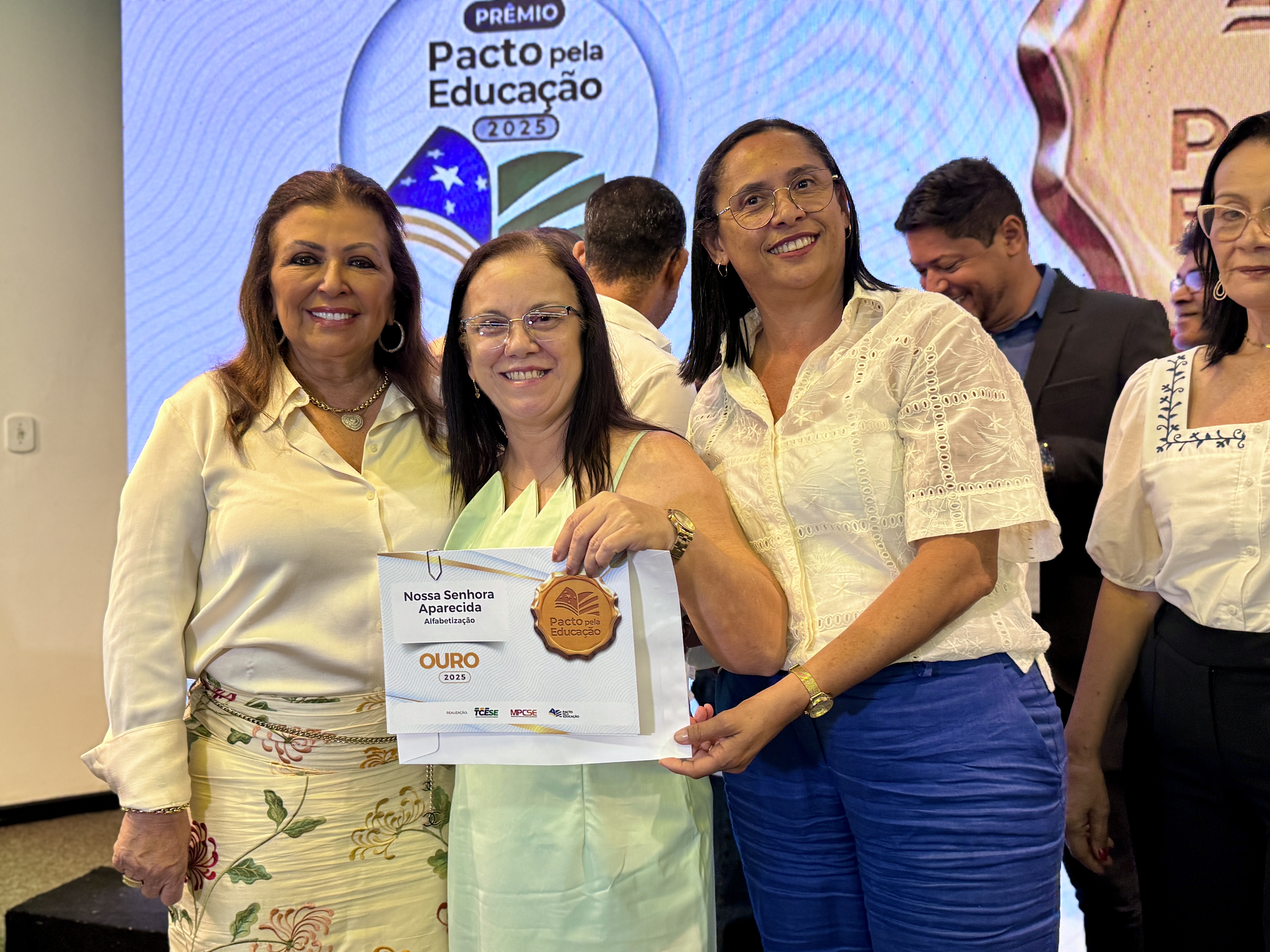 Nossa Senhora Aparecida recebe medalhas do TCE/SE e se destaca pela qualidade na Educação Municipal