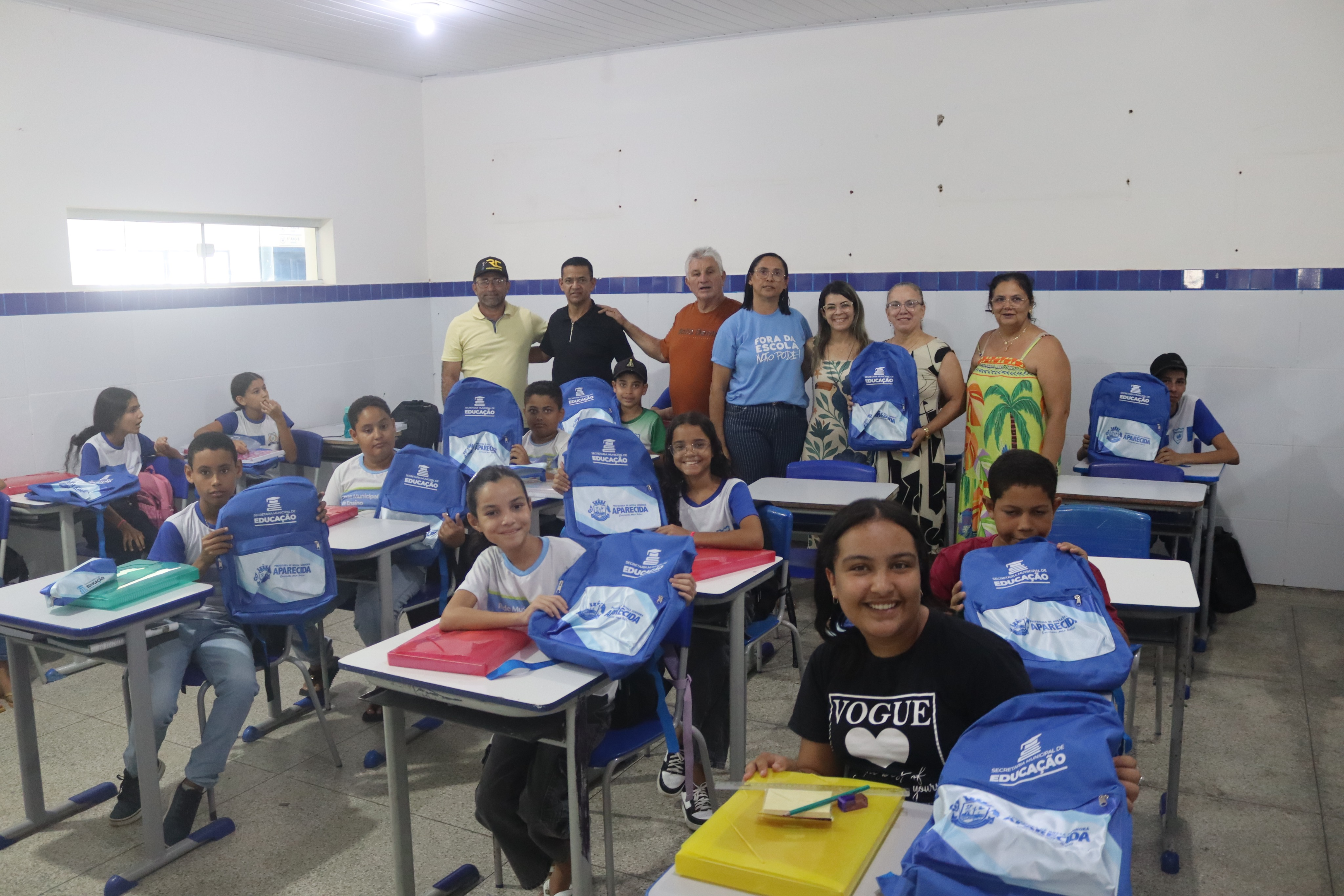 Prefeitura de Entrega de kits escolares para alunos da rede municipal