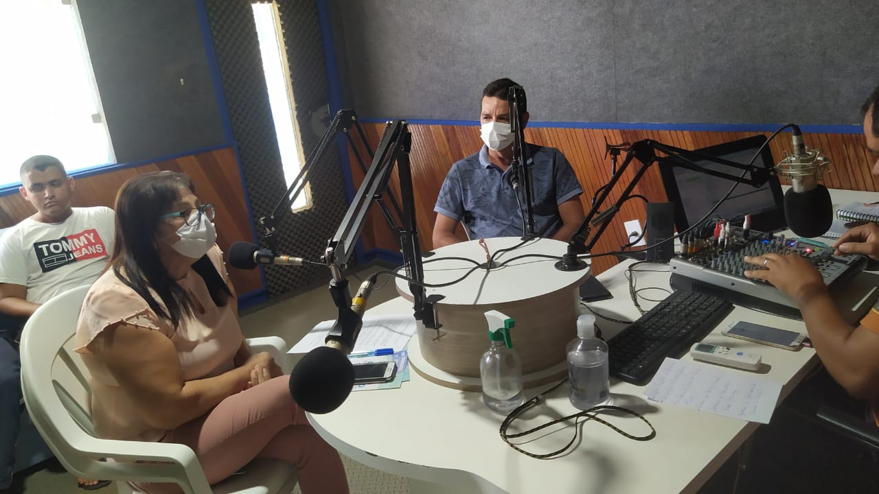 Prefeito Eraldo de Andrade concede entrevista na Rádio 13 FM