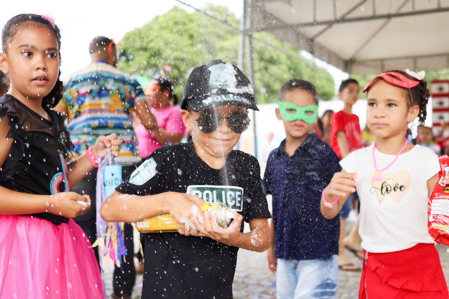 Escola Municipal Deputado Lourival Baptista Promove Bloquinho de Carnaval com Alegria e Animação