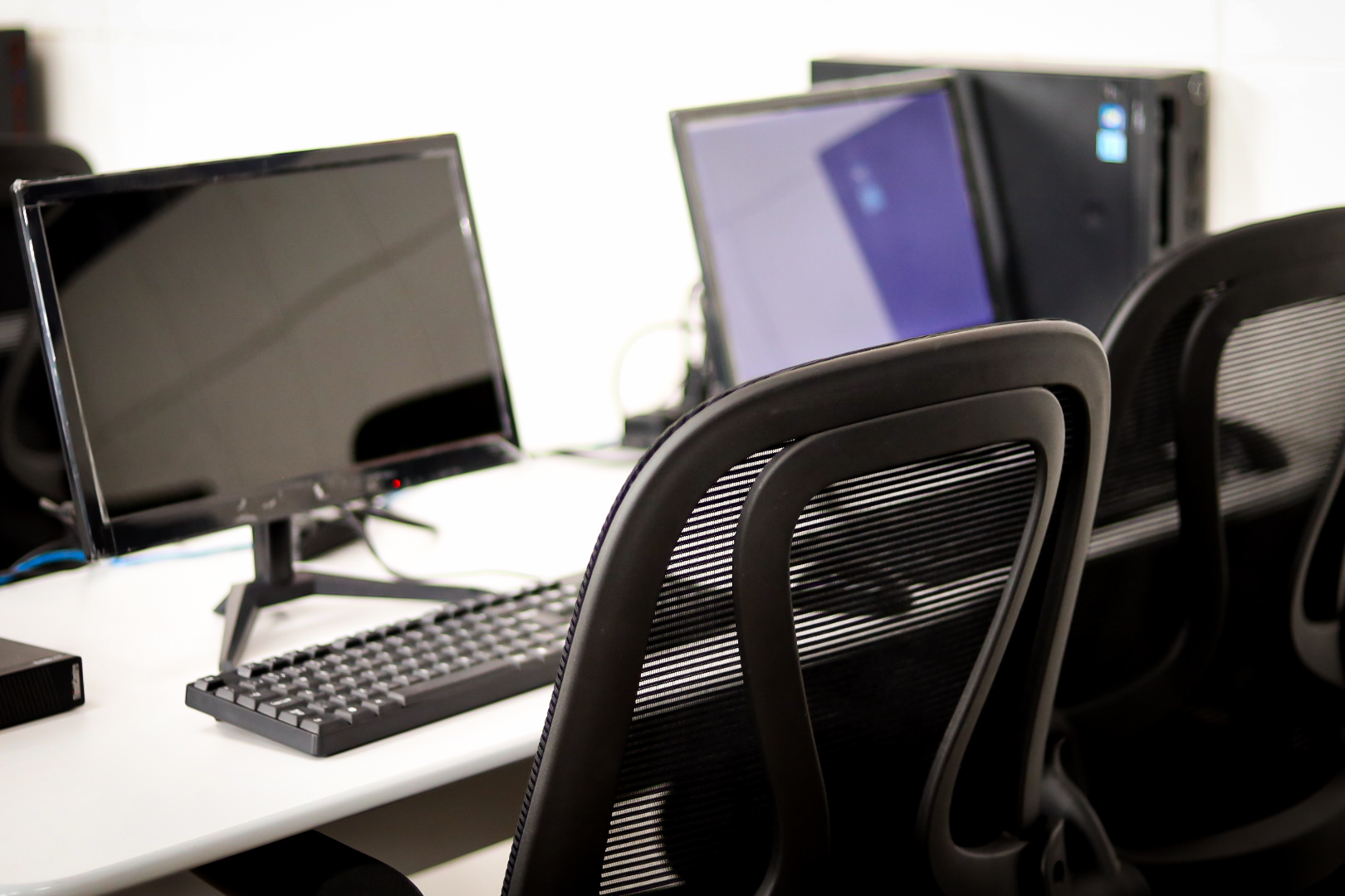 Escola Municipal Deputado Lourival Baptista recebe 10 computadores e 4 impressoras 3D