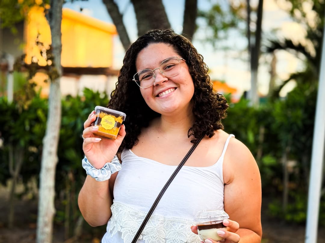 Entre o palco aberto e a feirinha cultural, a cidade se encontra no que tem de mais bonito