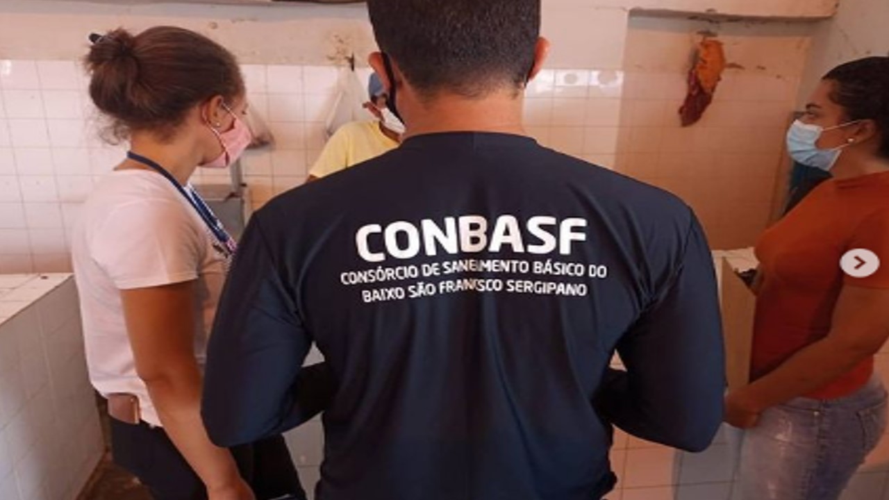 CONBASF orienta atividade de comercialização em Mercado Municipal de Itabi.