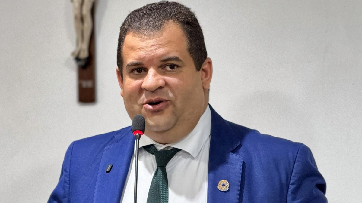 Vereador João Barbosa apresenta homenagem a Nininho do Rádio e cobra ampliação do Cemitério Municipal