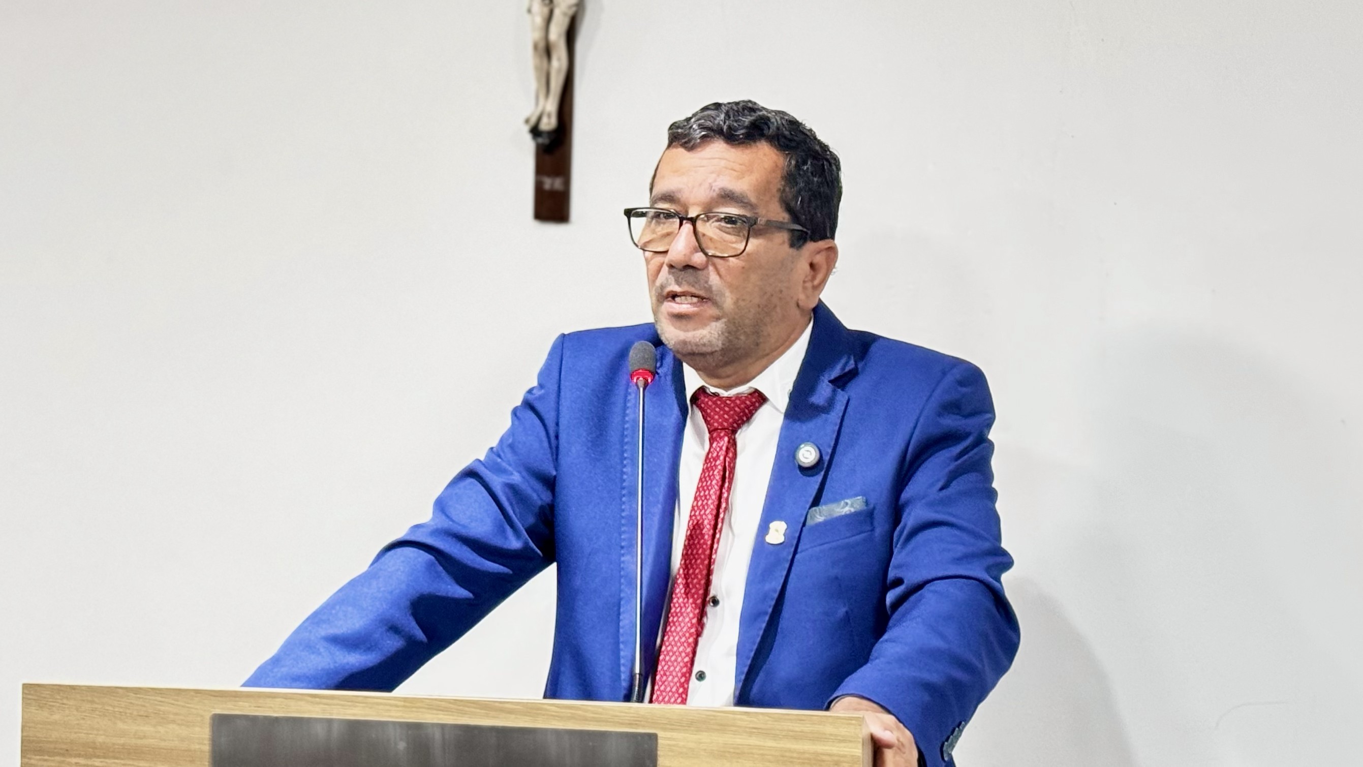 Vereador Jorge Alves propõe homenagens e fiscalização na unidade de saúde