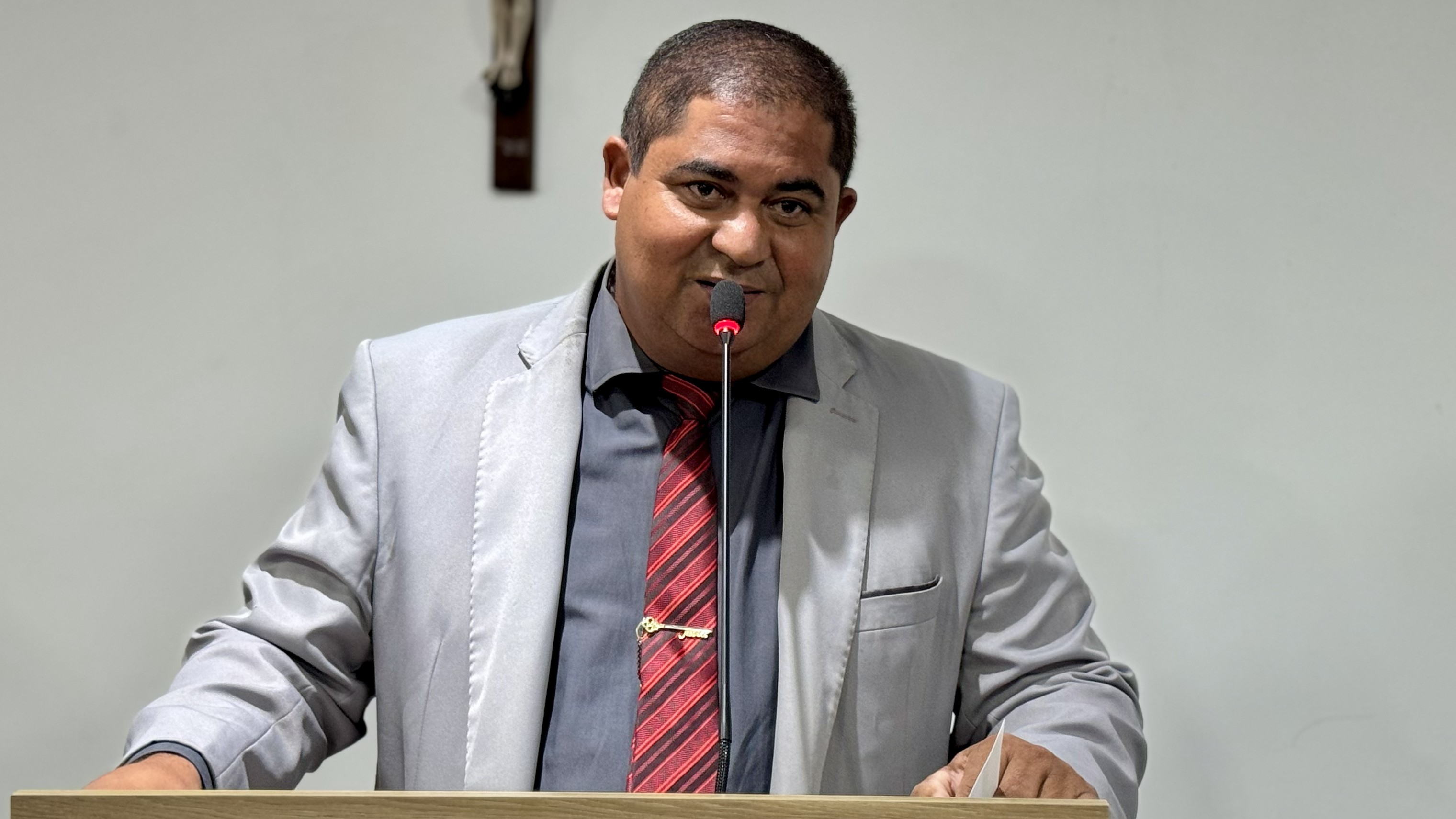Vereador Toinho do Povo apresenta moção e destaca ações em povoados