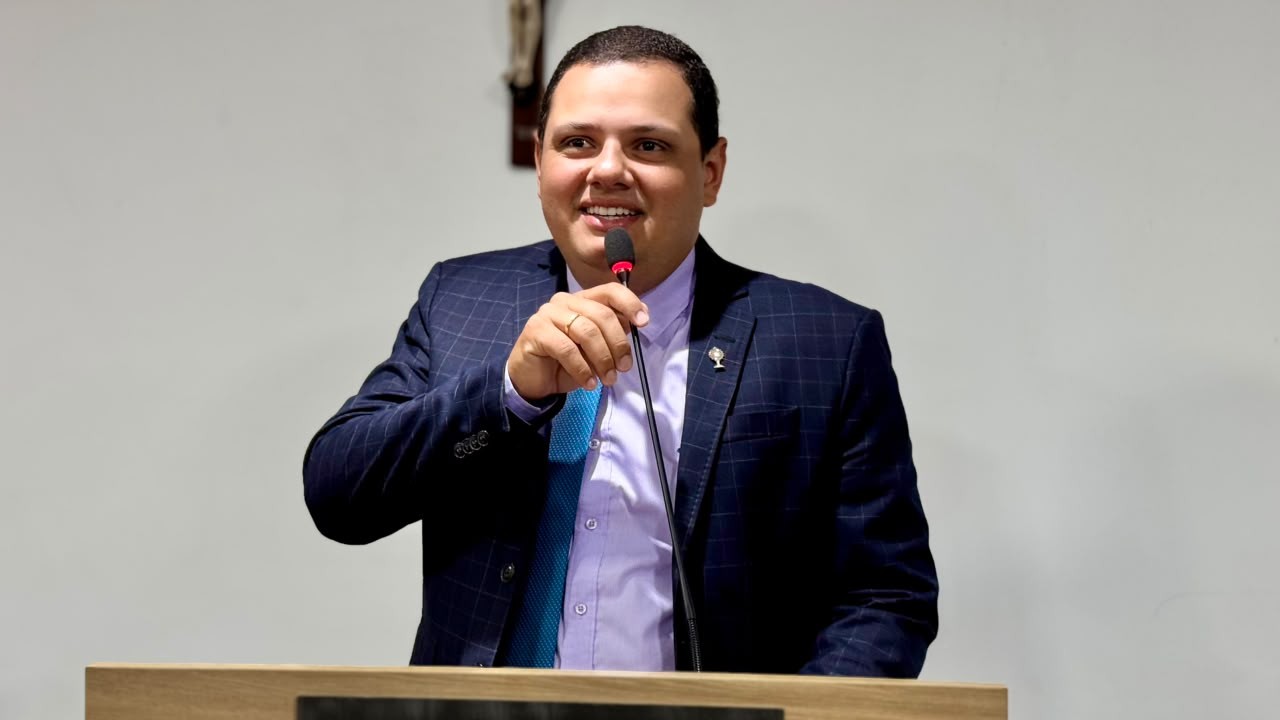 Vereador Marquinhos Rezende destaca programas de saúde e homenageia Farmácia JB