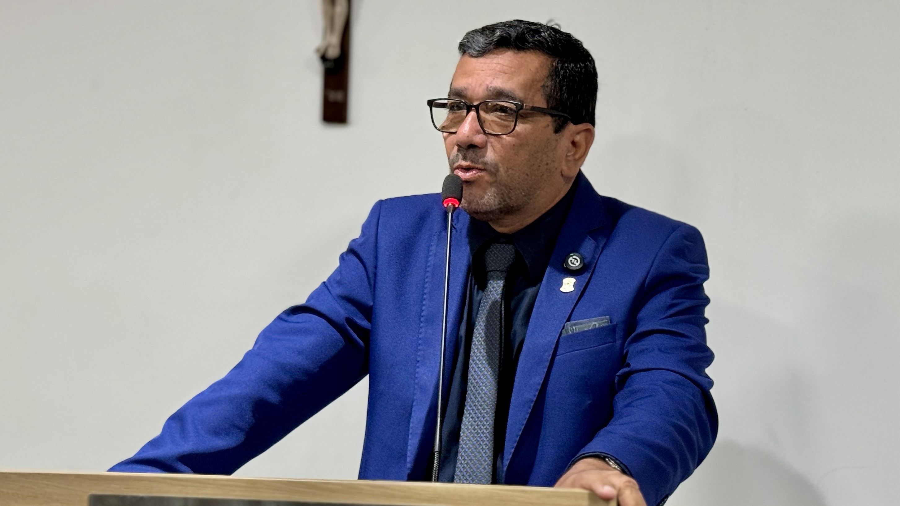 Vereador Jorge Alves detalha histórico de emendas e projeta entrega de estádio de futebol