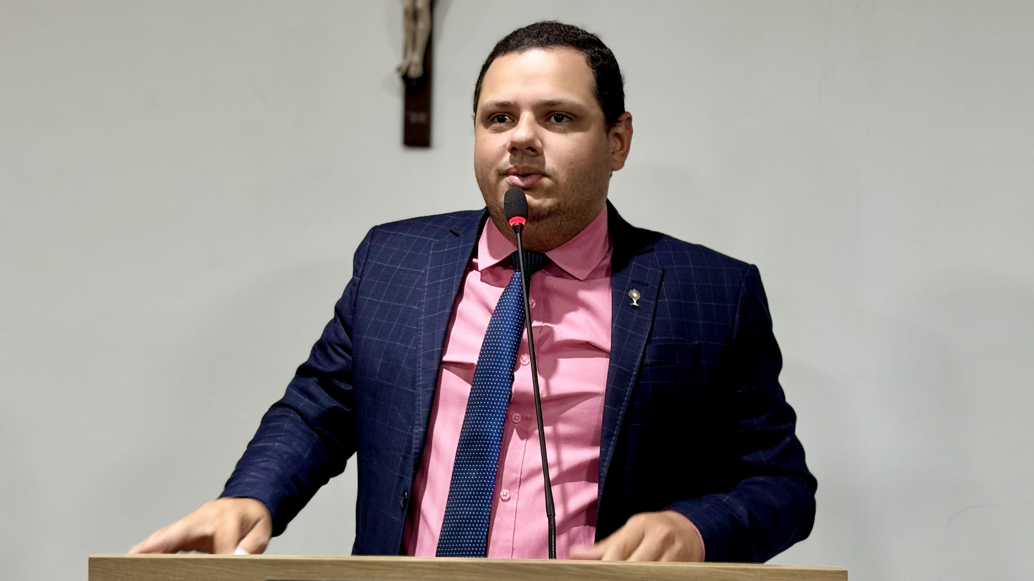 Vereador Marquinhos Rezende defende reinvenção política por meio da inteligência artificial e elogia união da Câmara