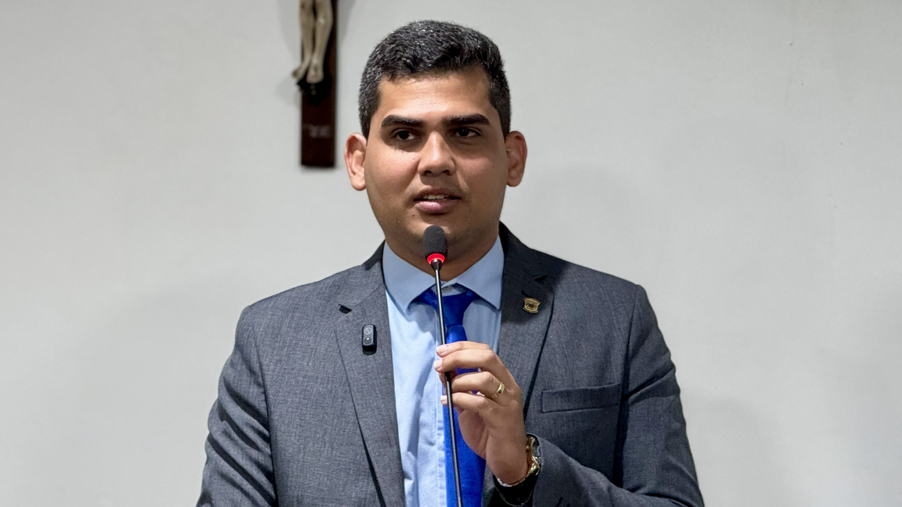 Vereador Vitor Maciel cobra celeridade nos serviços públicos e destaca projeto voltado à comunidade do Idalito de Oliveira