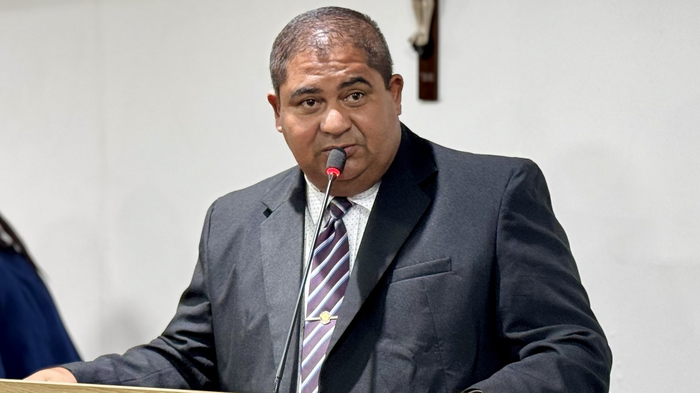 Vereador Toinho do Povo reforça valor da família e presta homenagens em pronunciamento da Câmara