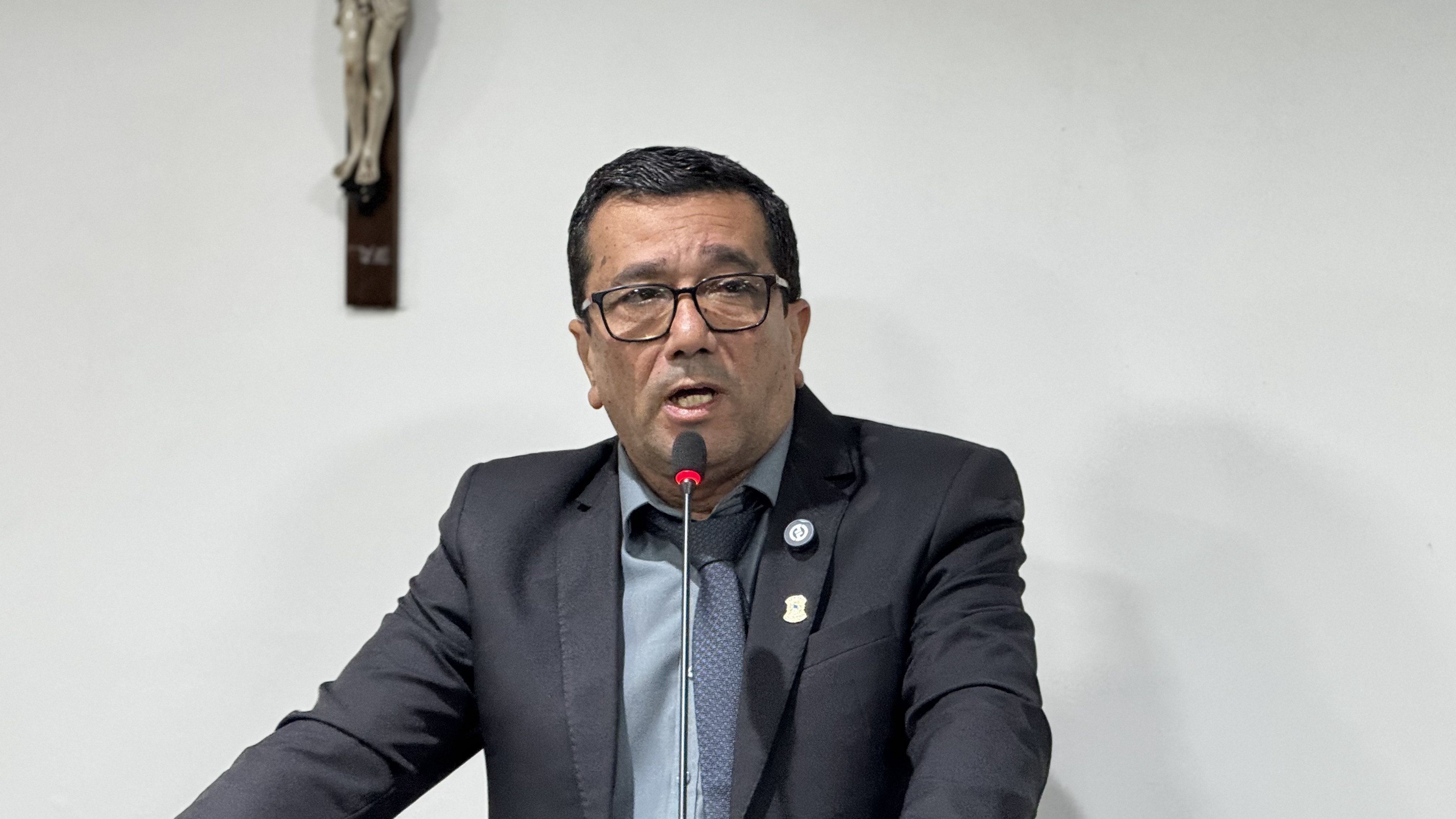 Vereador Jorge Alves esclarece legalidade de adesão de ata e anuncia homenagem a esportista local