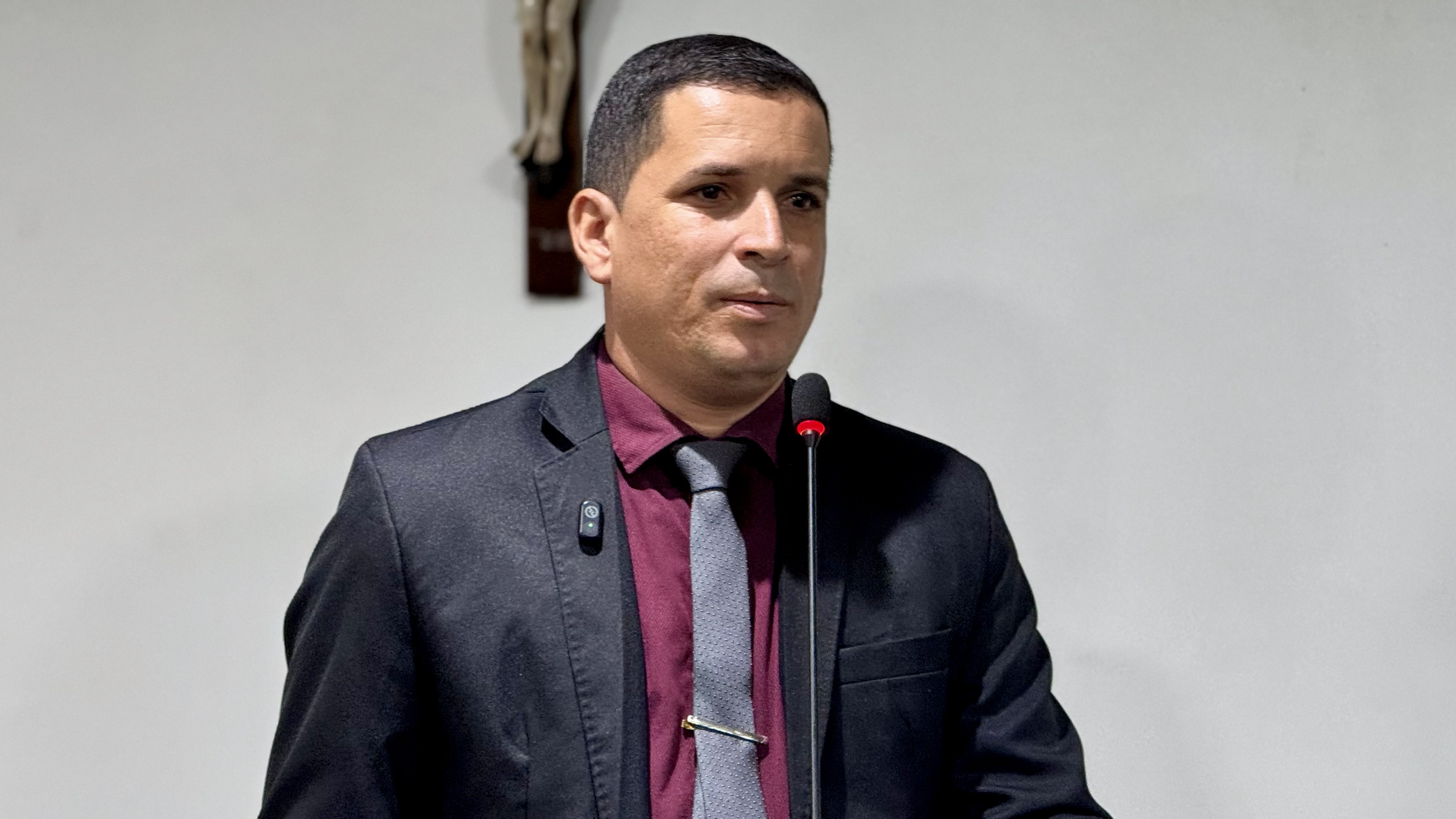 Vereador Paulinho de Cabeça Dantas cobra atendimento médico no Mangue Grande e critica andamento das obras estaduais