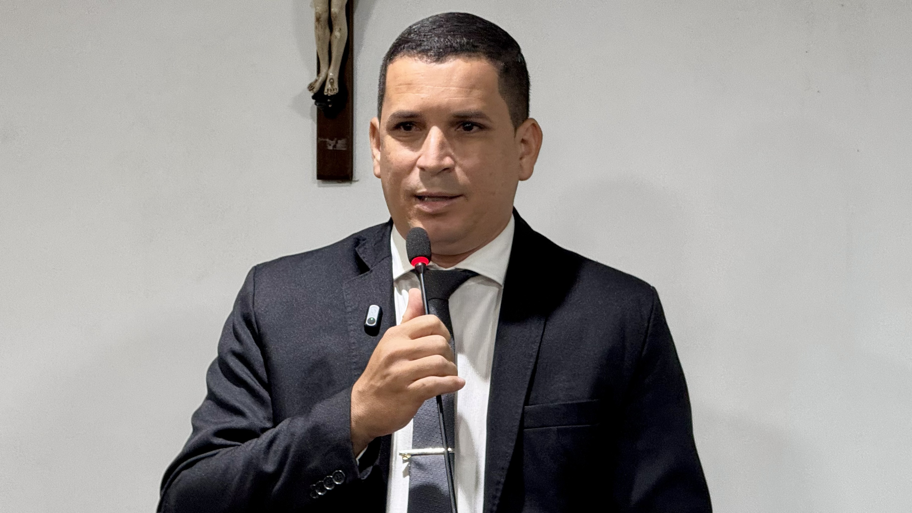 Vereador Paulinho de Cabeça Dantas faz duras cobranças por manutenção de estradas e aborda execução de emendas