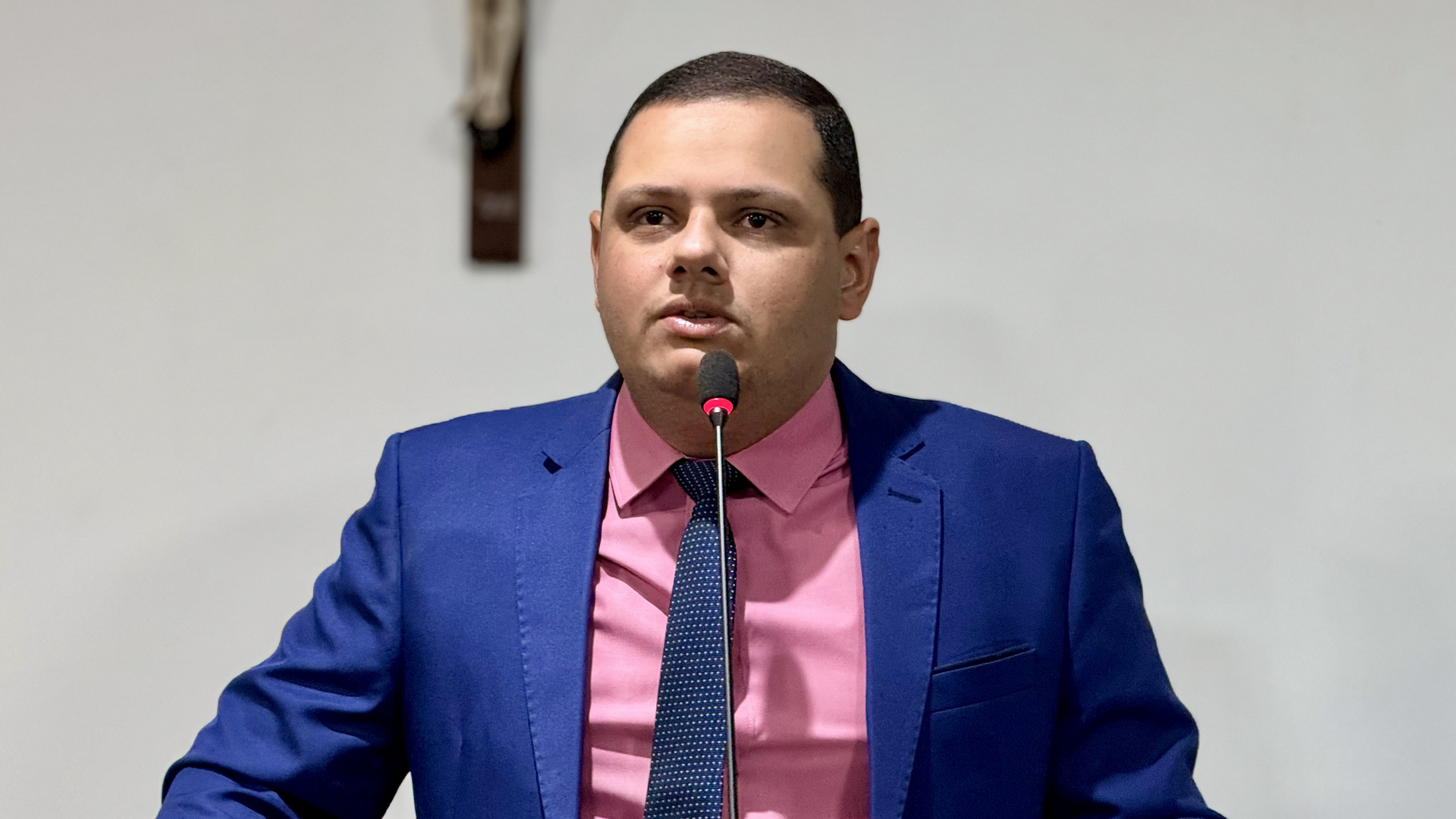 Vereador Marquinho Rezende destaca ações do Governo Mitidieri e solicita calçamento para povoados