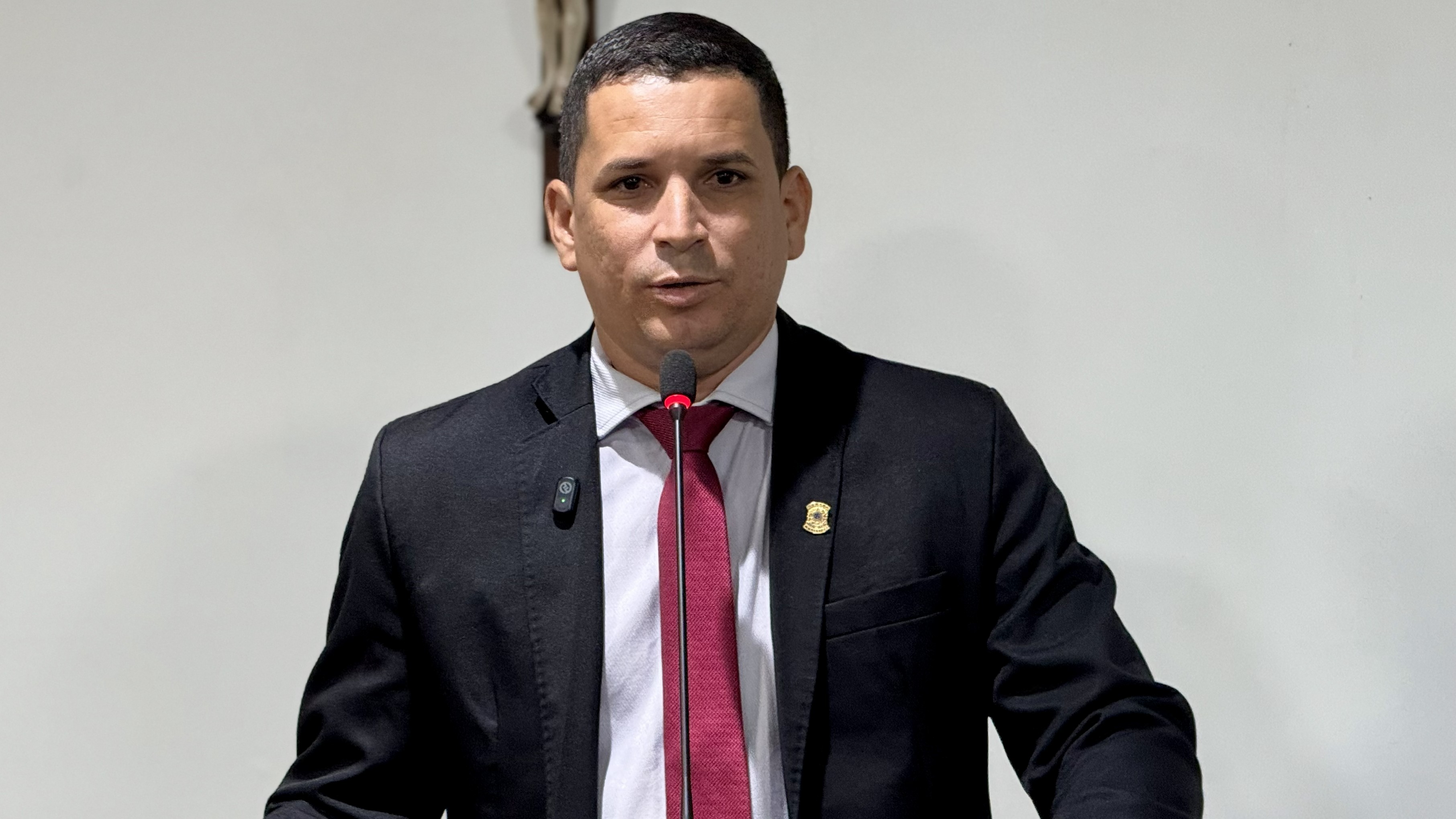 Vereador Paulinho de Cabeça Dantas critica falta de obras e rebela-se contra acusações no plenário