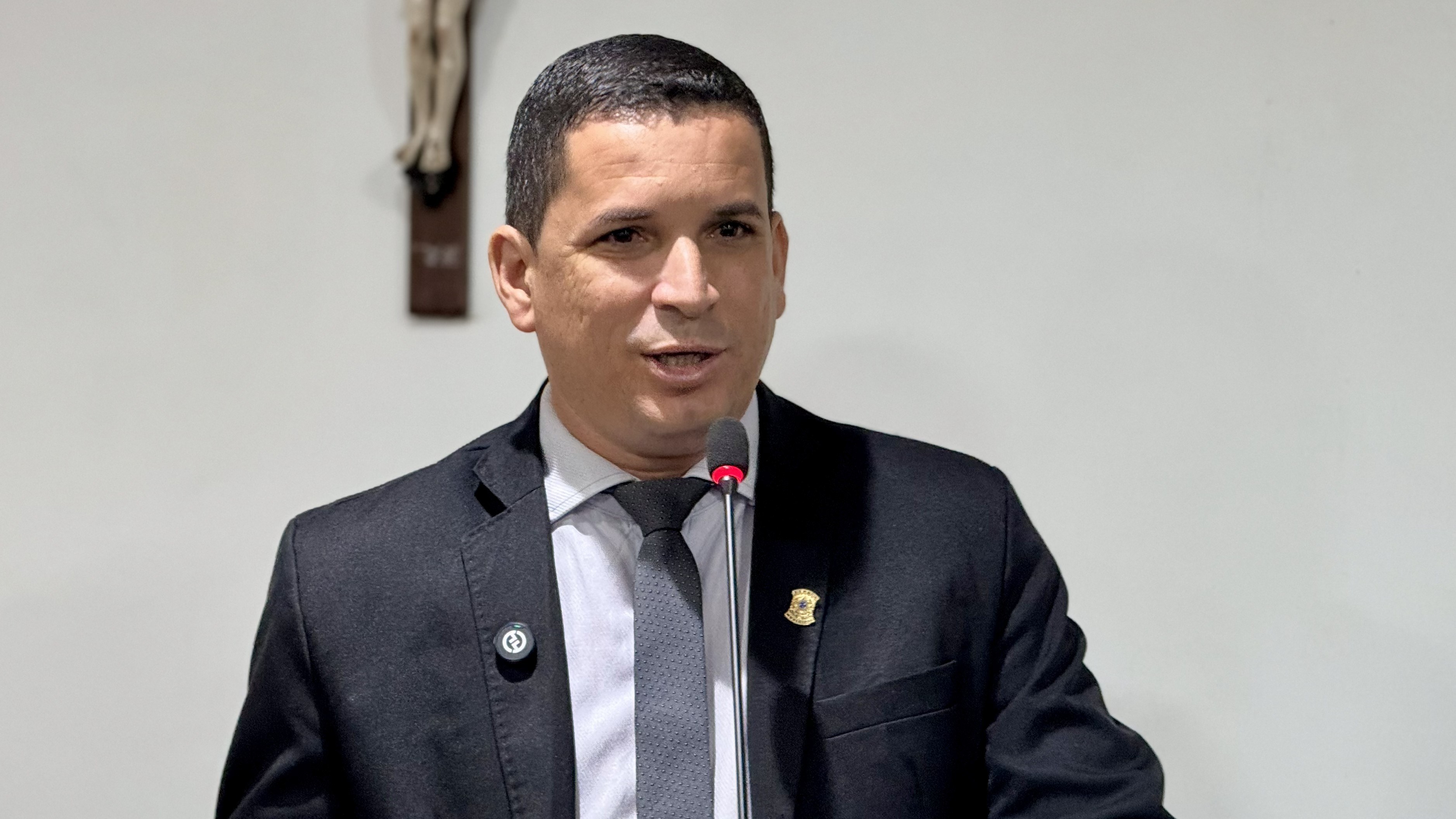 Vereador Paulinho de Cabeça Dantas cobra celeridade em pedidos de informação e melhorias nas estradas