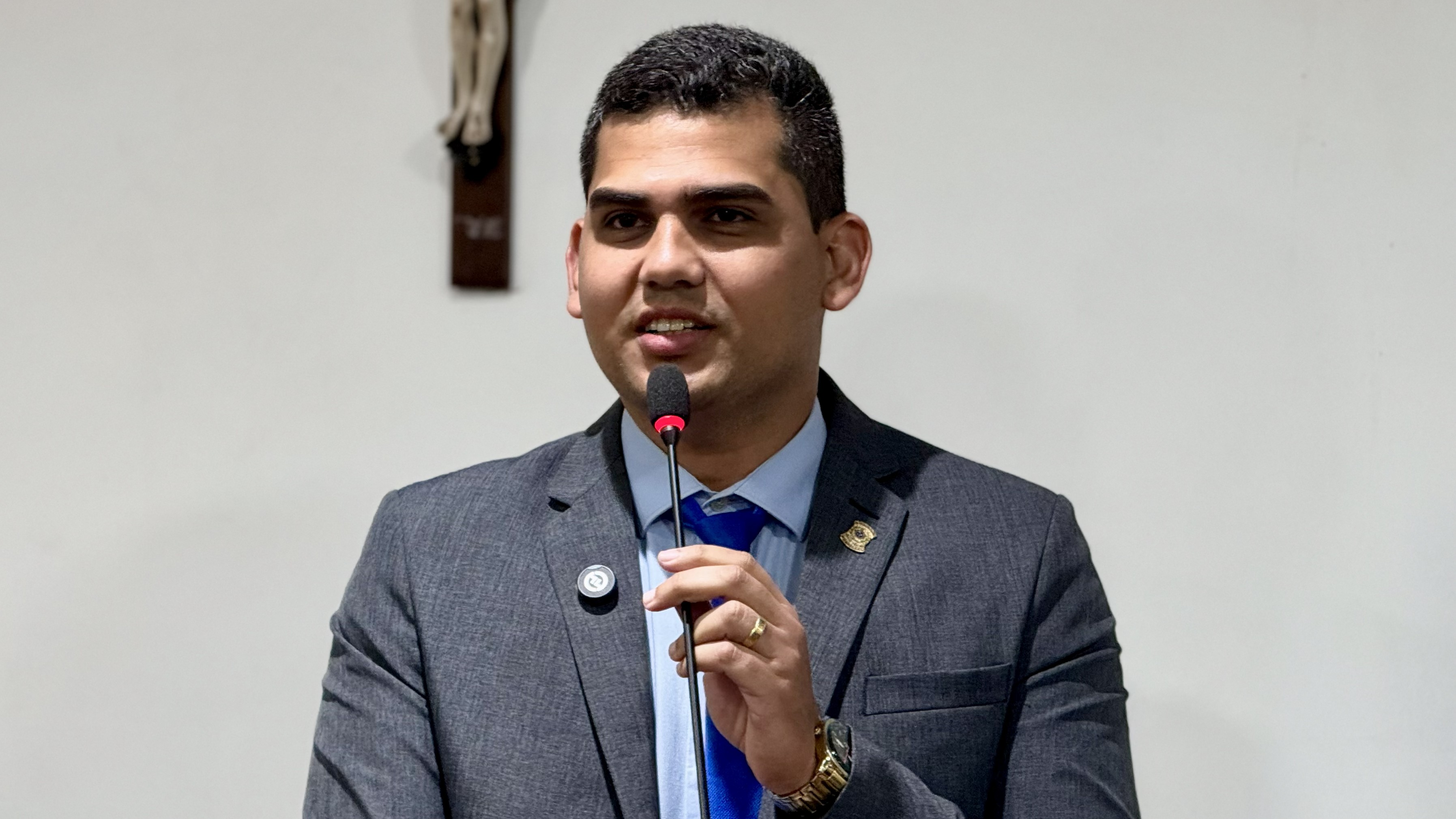 Vereador Vitor Maciel celebra 28 anos, destaca papel do Legislativo e apoia aumento do consignado