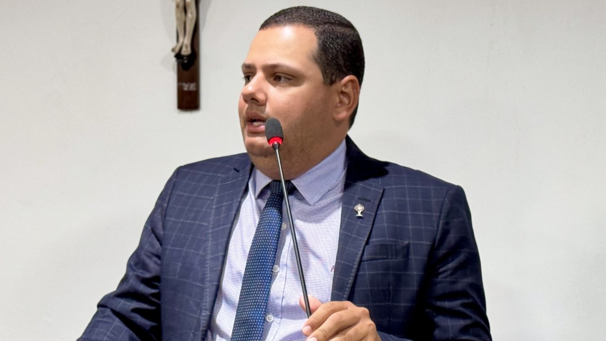VEREADOR MARQUINHOS REZENDE COBRA SOLUÇÕES PARA ESGOTO A CÉU ABERTO E MELHORIAS NA ILUMINAÇÃO PÚBLICA DE BOQUIM