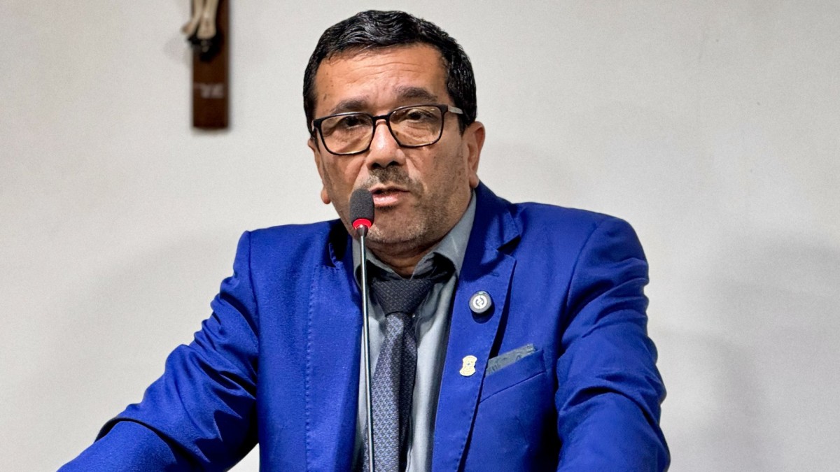 VEREADOR JORGE ALVES DEFENDE AQUISIÇÃO DE CAMINHÃO LIMPA-FOSSA E COBRA FISCALIZAÇÃO DE ARENA ESPORTIVA EM BOQUIM