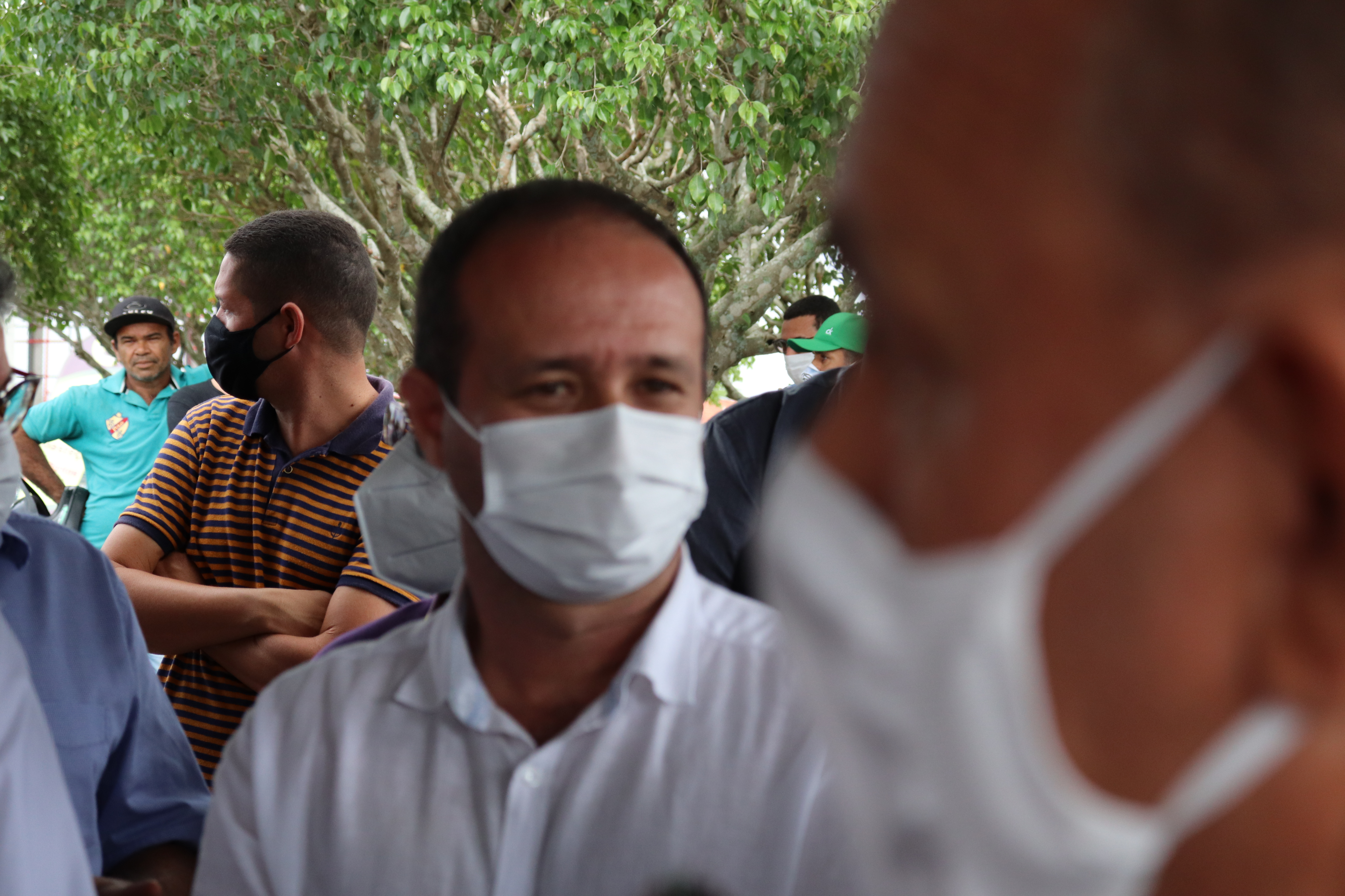 VEREADORES ENTREGARAM AO GOVERNADOR REQUERIMENTO DE MOÇÃO DE APELO.