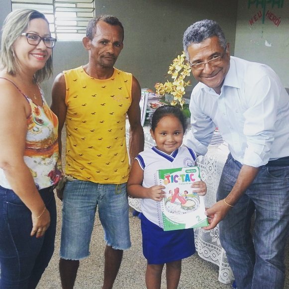 A Prefeitura Municipal de Japoatã, iniciou a entrega do Livro Didático, para os alunos da educação infantil municipal.