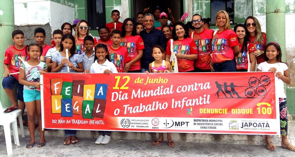 Projeto Feira legal, diz não ao trabalho Infantil, faz caminhada na feira de Japoatã.