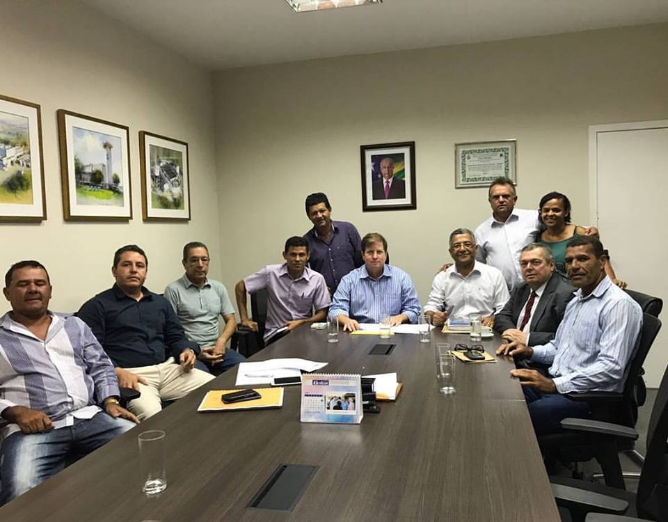 Prefeito Magno, juntamente aos vereadores da base, realizaram uma reunião com Diretor-Presidente da Deso Carlos Melo e sua equipe.