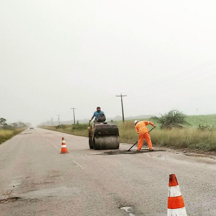 Restauração da pavimentação asfáltica da estrada de principal acesso a Japoatã, pela BR101