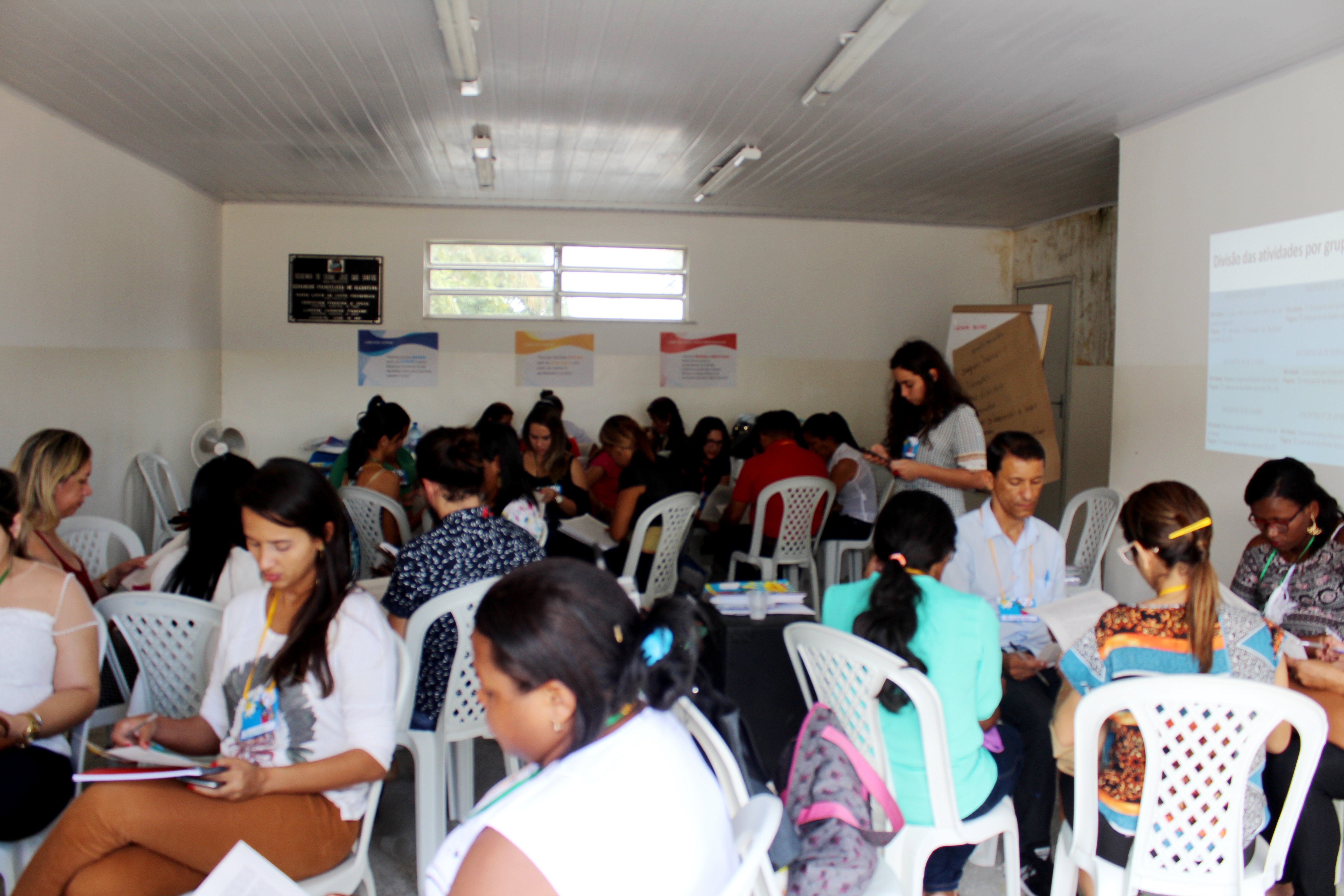 Servidores do município recebem capacitação para atuar no Programa Famílias Fortes.