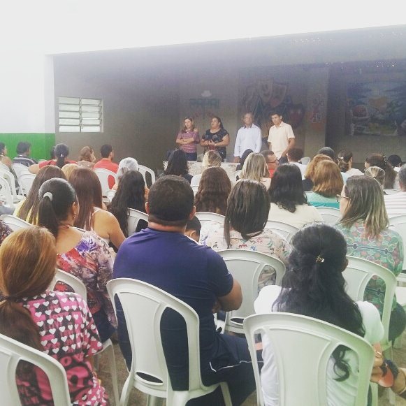 O Prefeito Magno, e a Secretária de Educação do Município, Marta Andréa, se reuniram com professores e representantes do SINTESE de Japoatã.