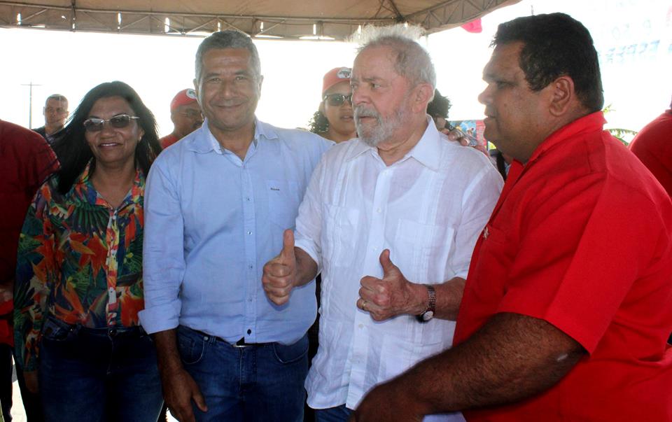 PREFEITO MAGNO RECEBE, JUNTAMENTE AS LIDERANÇAS MUNICIPAIS, O EX PRESIDENTE LULA.