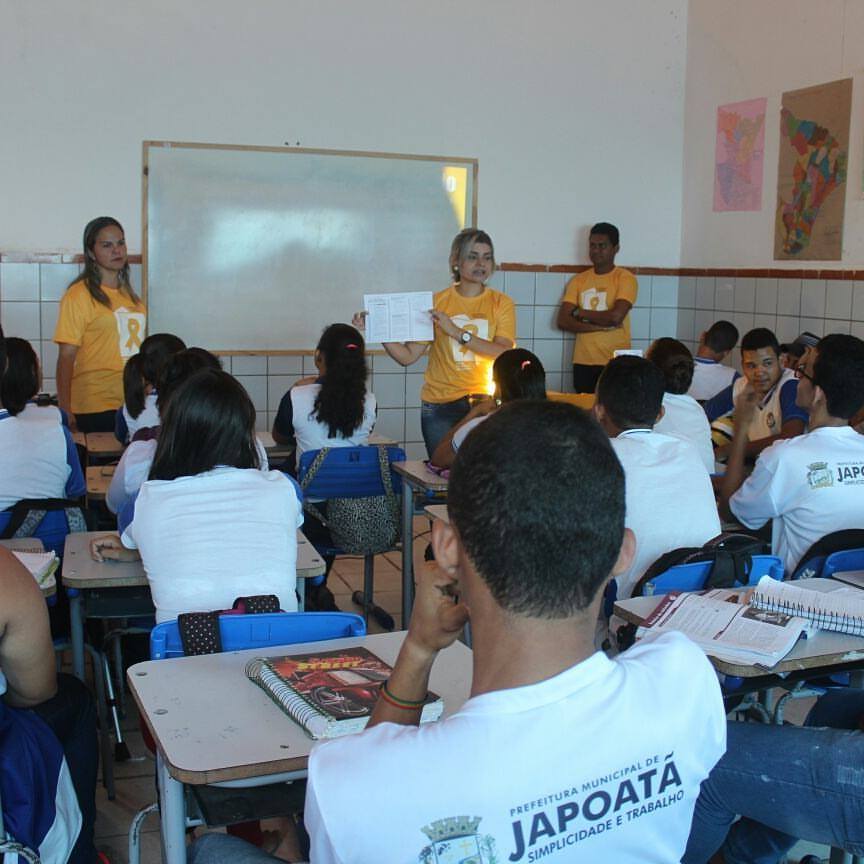 Caps realiza palestra em alusão ao setembro amarelo em Escola Municipal.