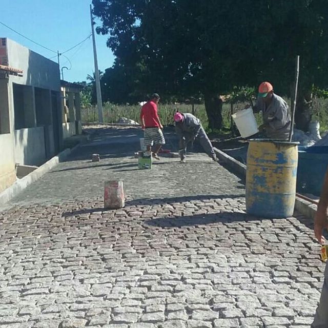 Concluída a primeira etapa do calçamento do Conj Telmo Guimarães.