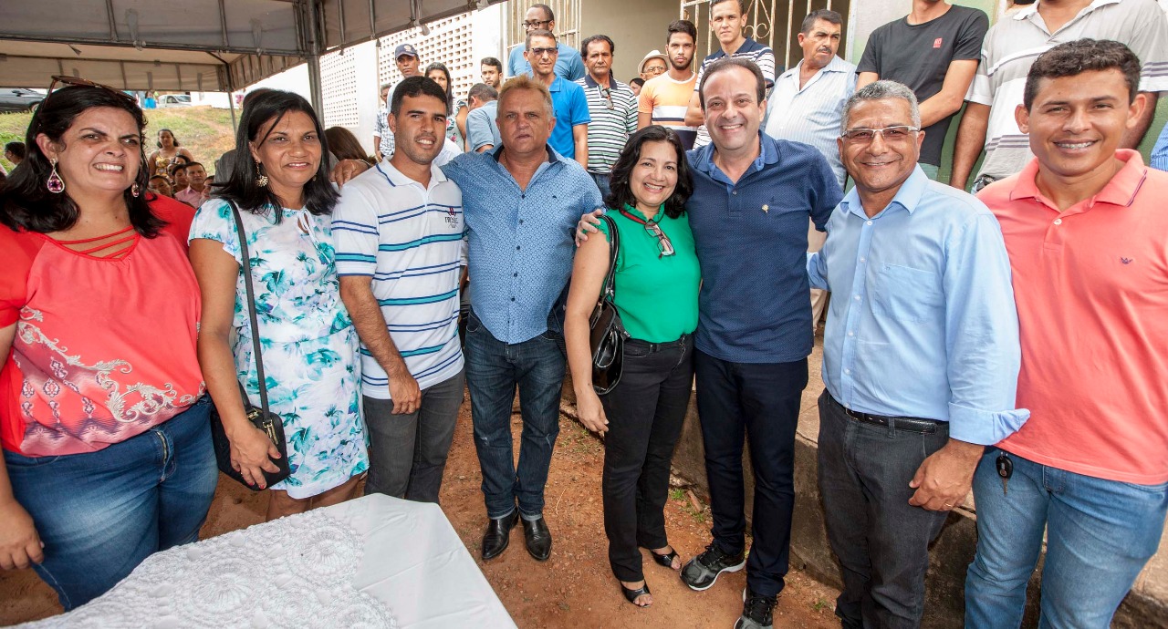 A prefeitura municipal de japoatã, através do INCRA, entregou  15 títulos de crédito do Programa Fomento Mulher.