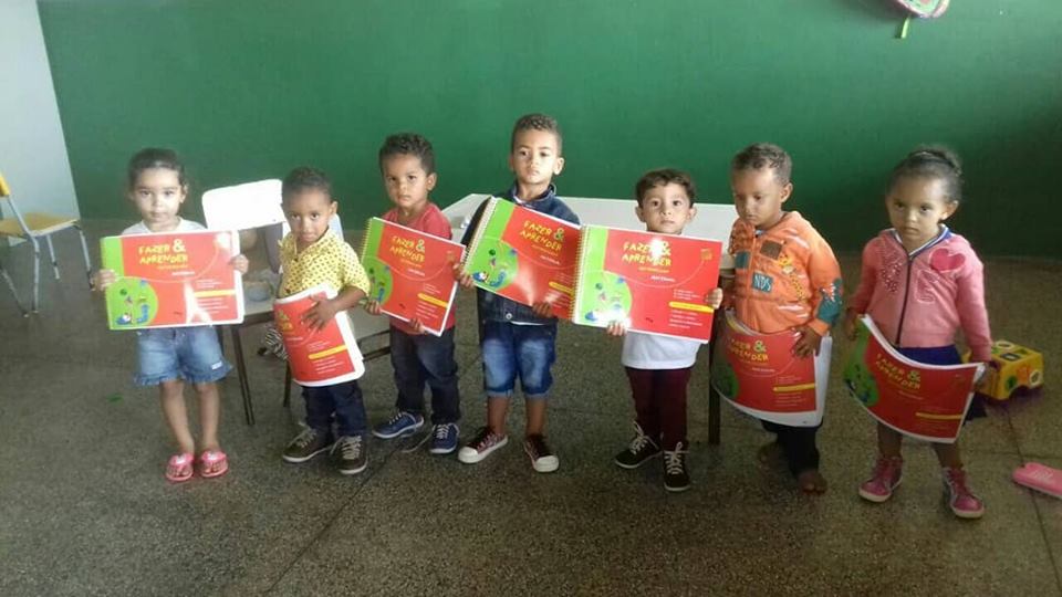 Entrega do livro didático para crianças da Educação Infantil 2018.