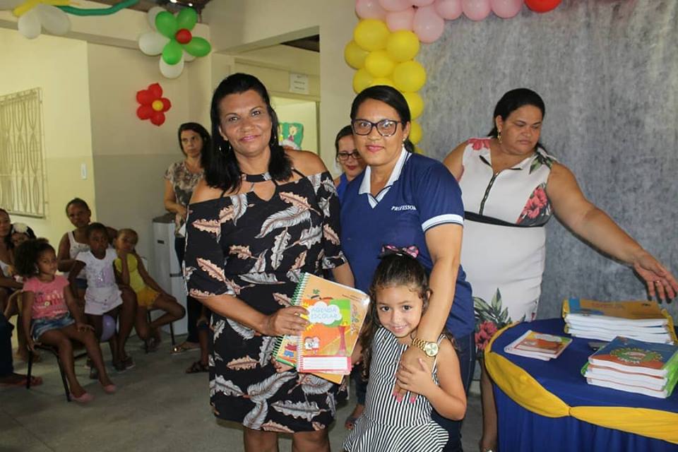 Aula inaugural da nova Unidade da Escola Municipal Maria do Carmo Nascimento Alves, e a entrega dos livros didáticos para os alunos da educação infantil.
