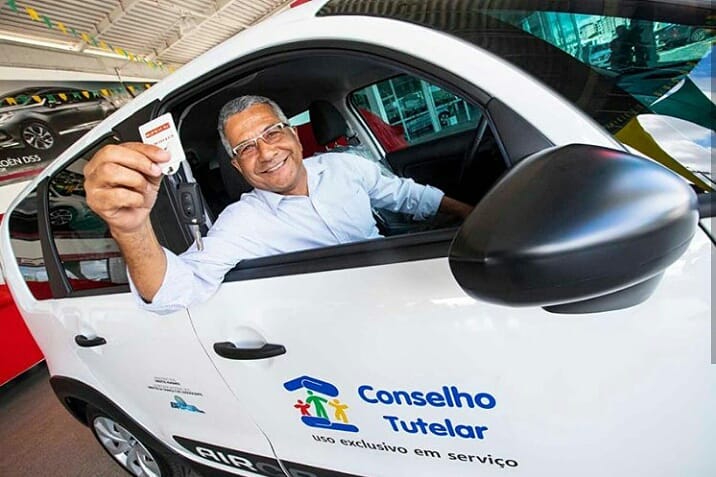 Prefeito Magno recebeu o kit de equipagem do Conselho Tutelar
